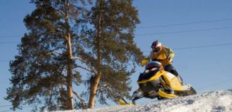 Ekstremaly. Competitions on snowmobile.